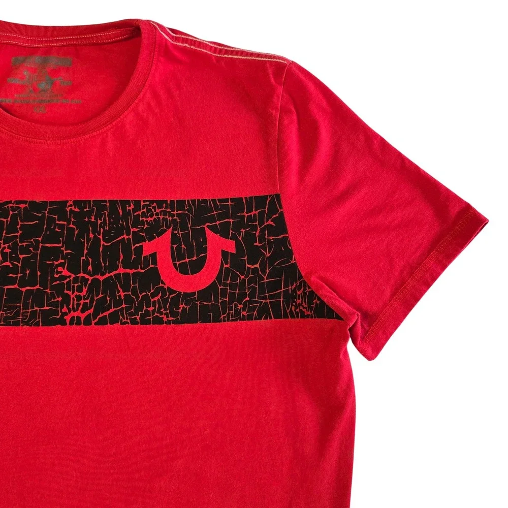 True Religion Mens Red Crackle Print Horseshoe Logo Graphic T-Shirt XXL Y2K 90s